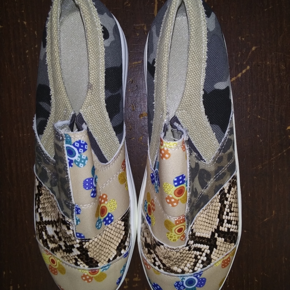 🌞HP🌞 Canvas Animal Print Slip On Sneakers - Picture 2 of 4